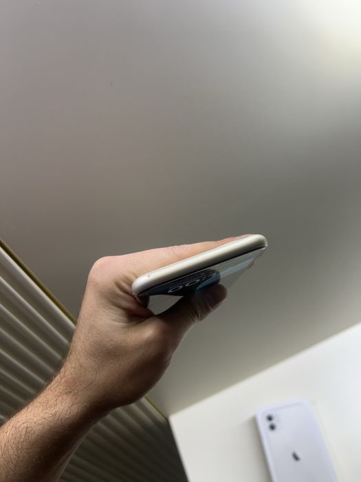 Продам IPhone 11 128gb не вскрывался