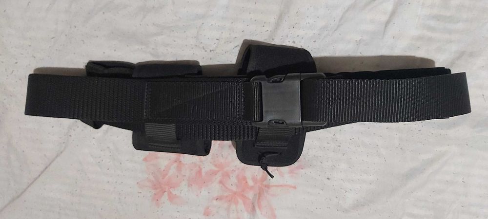 Продавам нов черен колан 120 сантиметра с аксесоари