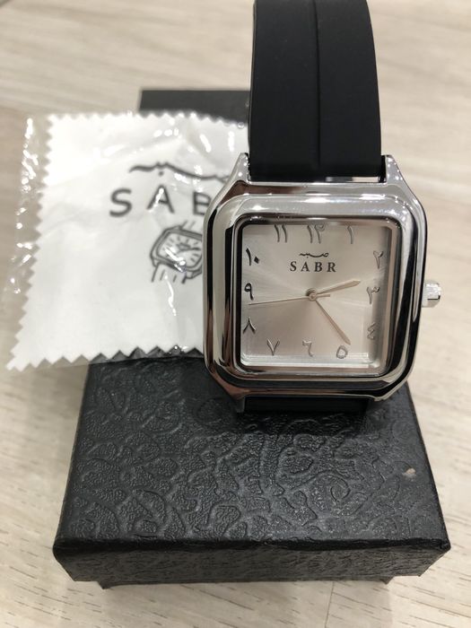 Часы от брэнда Sabr
