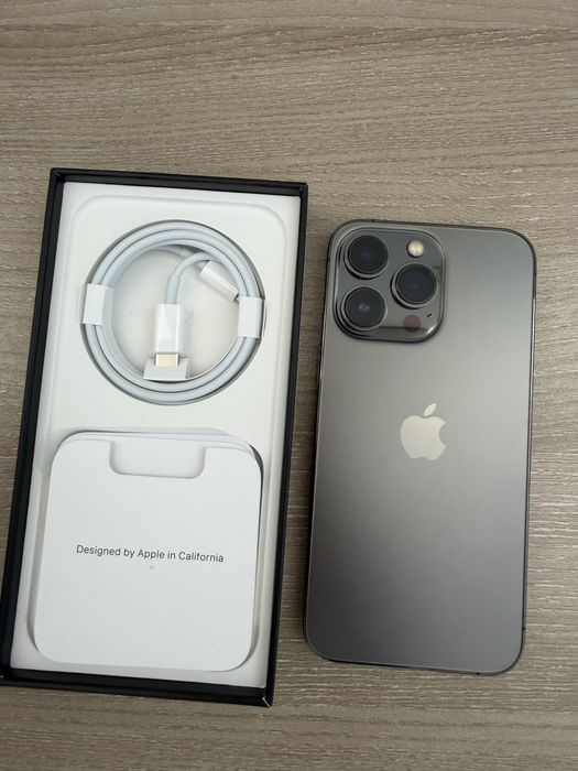 IPhone 13 Pro  в кутия с оригинални аксесоари