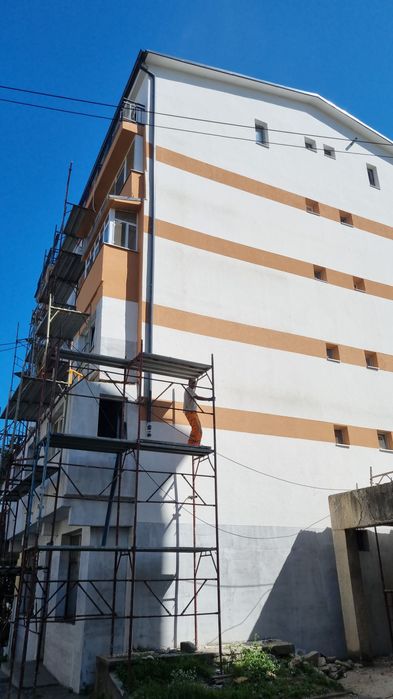 Inchiriez schela metalica