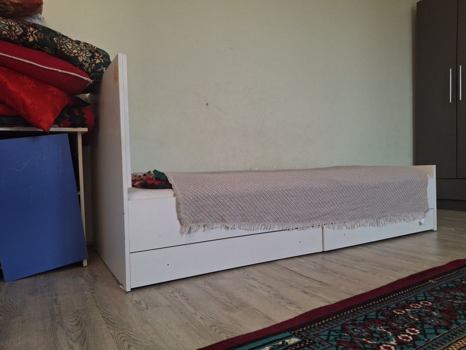 Кровать деревянный