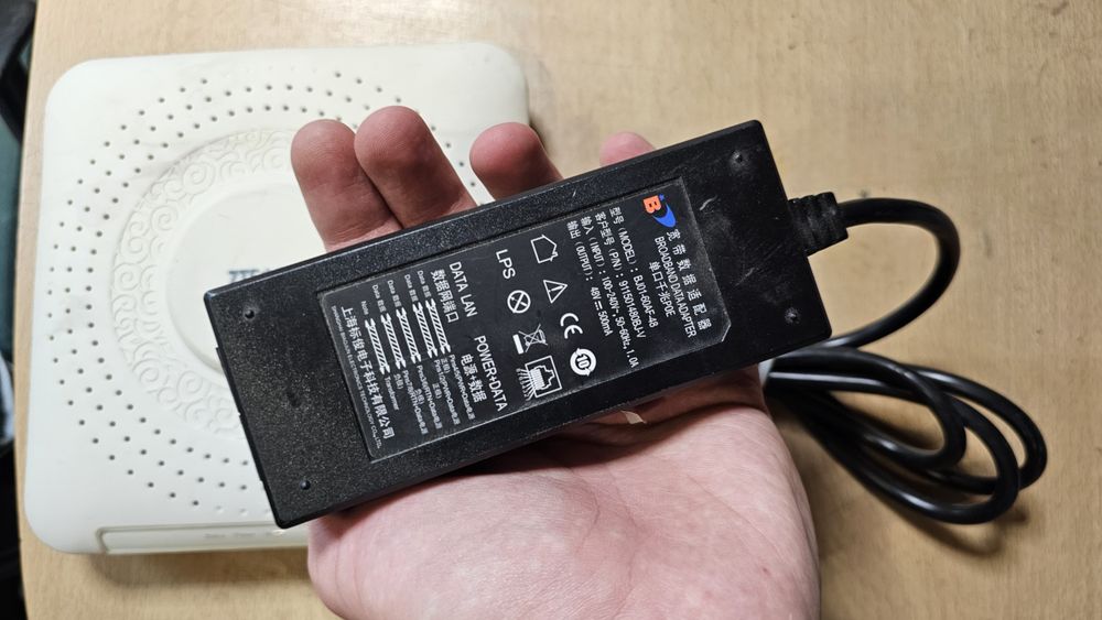 Acces Point Wi-Fi (Router) ZTE cu injector poe