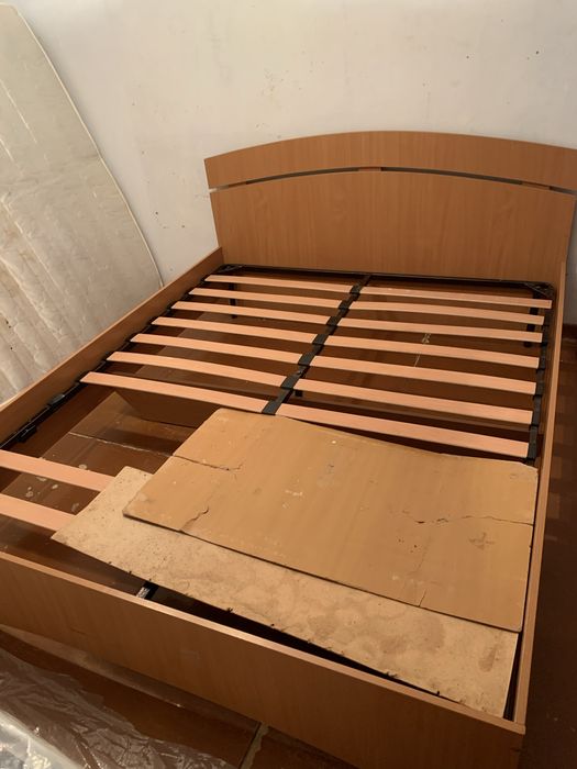 Продам двухспальную кровать