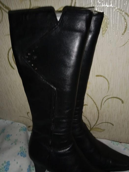 Продаю зимние сапоги