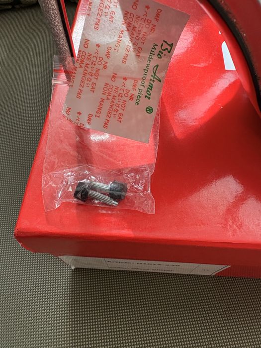 Stiletto Nak argintii cu talpa roșie