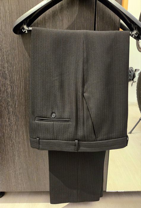 Costum de bărbați negru