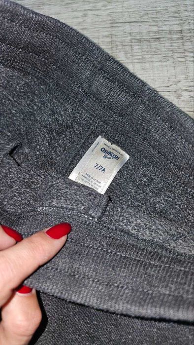 Джинсы Levis и штаны Cartes на 6-7лет