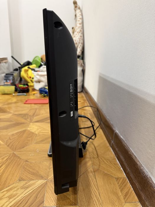 Отличный ТВ Panasonic, диагональ 85 см