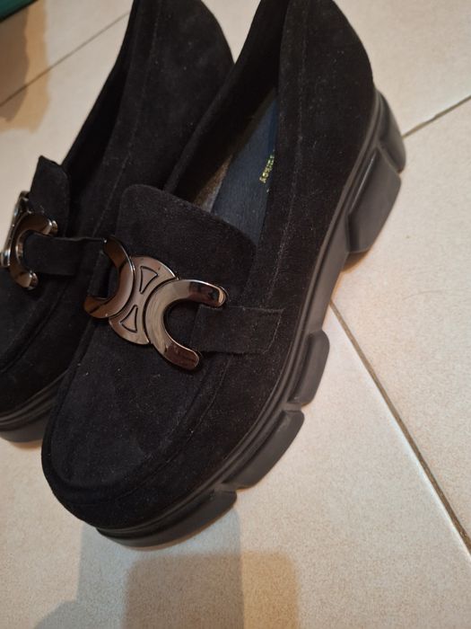 Продаю лоферы новые!!!