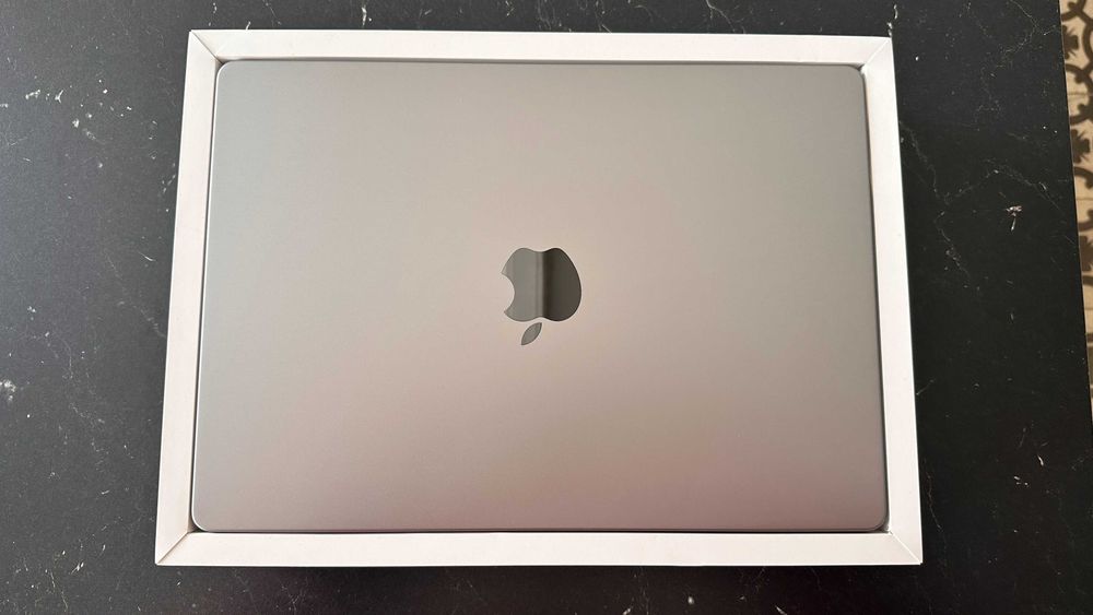 MacBook Pro 14" 2021 — M1 Max — 32GB RAM — 512GB SSD