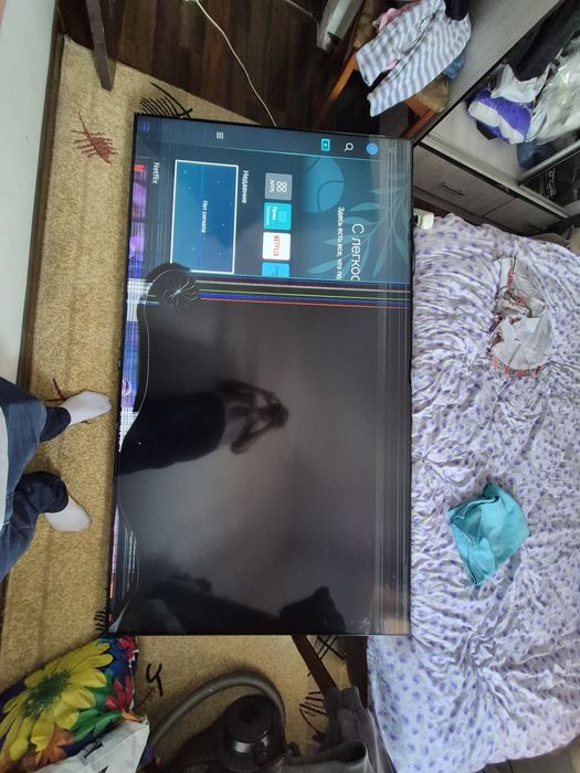 Продам на запчасти телевизор samsung UE85CU7100