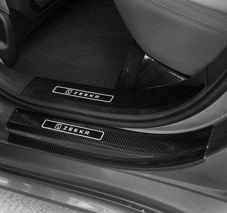 карбон, защитные накладки из карбона для порога дверных Zeekr X