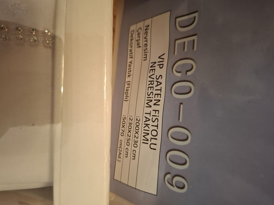 Продаётся свадебный белый комплек постельно гобелья