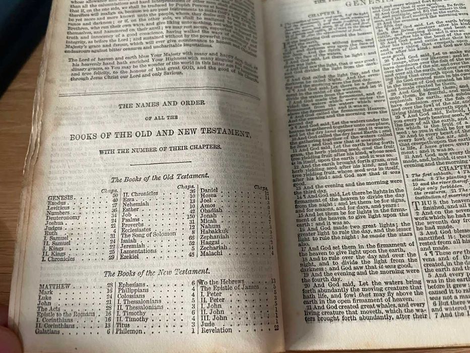 Biblia / Biblie veche, an 1880,  engleza, pagini aurite pe lateral + incuietoare, Coperta piele, 14x9x3 cm