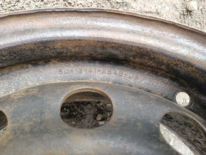 Продам ОДИН металлический диск на Ford