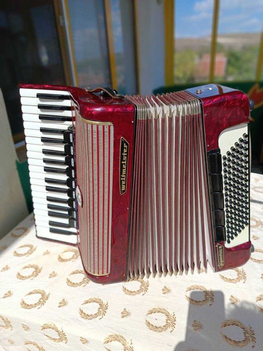 Акордион Weltmaister 96 basa и Акордион Serenelli 80 basa