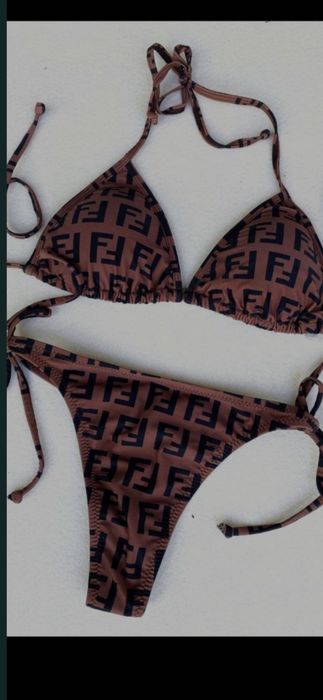 Costum de baie chilot tanga Gucci, Fend*, Burberry, model 2026