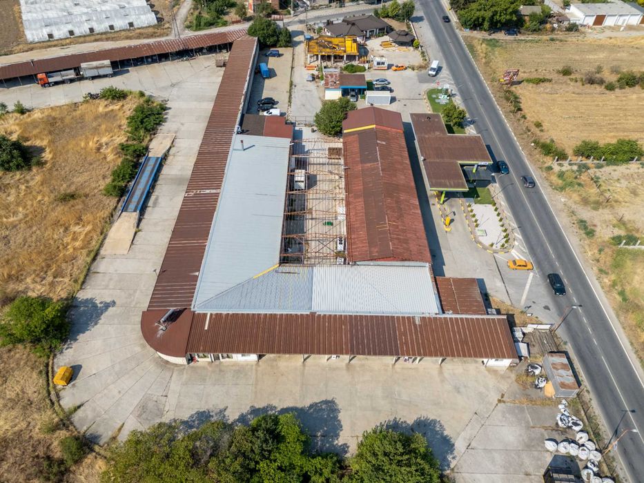 Дава се под наем Промишлена сграда в с. Йоаким Груево, Област Пловдив - 1400 кв.м за 2295 € - Снимка #1