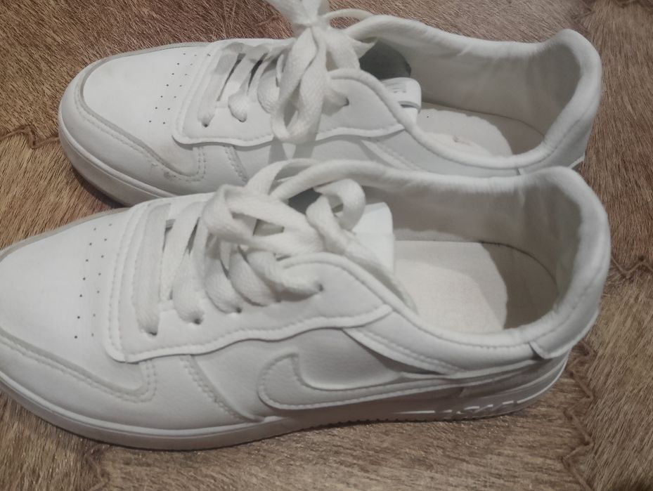 Продаю крассовки