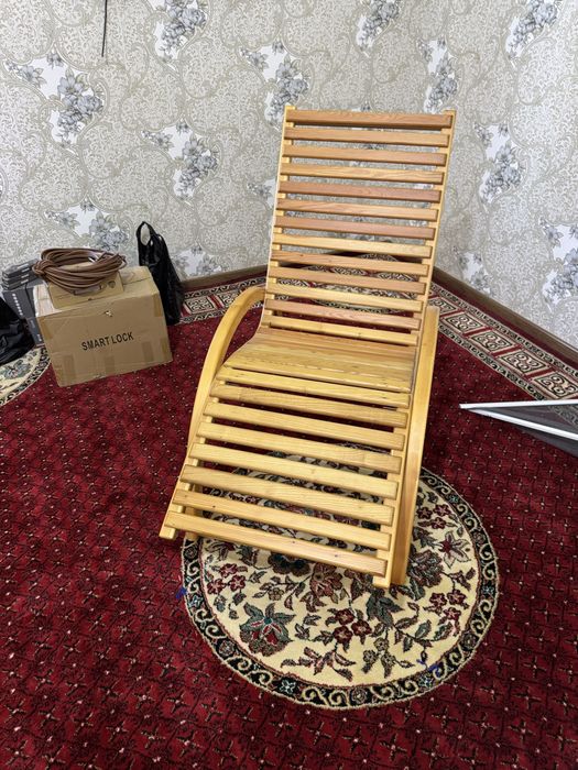 Загарная стулчик из сосны и листиницы