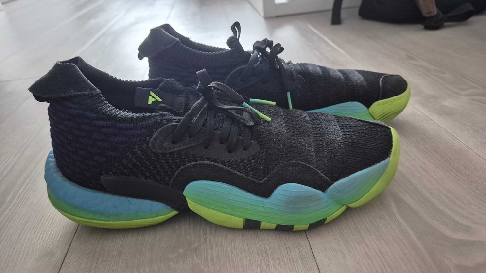 Маратонки Adidas Lightstrike