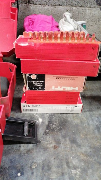 Vand Hilti DX750 pistol cu capse pt beton