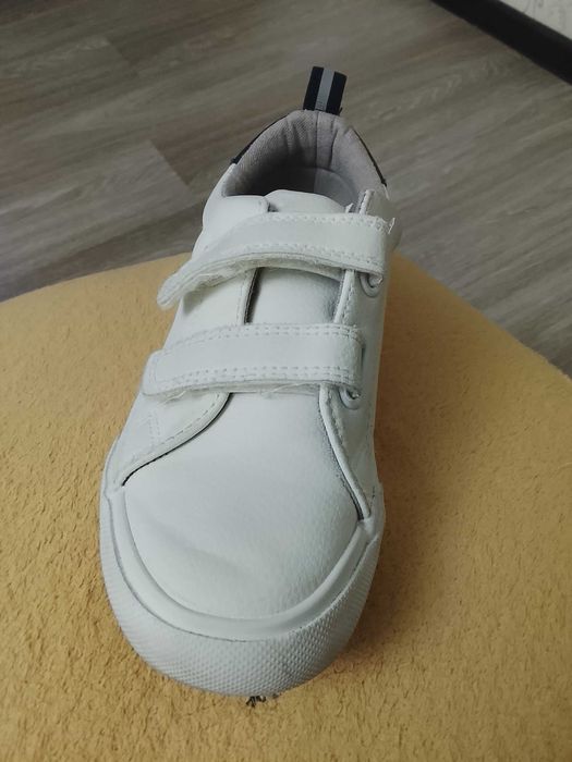 Кроссовки девичьи