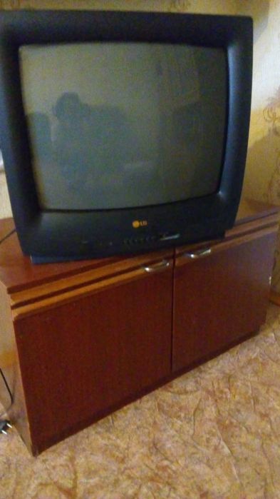 Продам телевизор и тумбочку под ТВ
