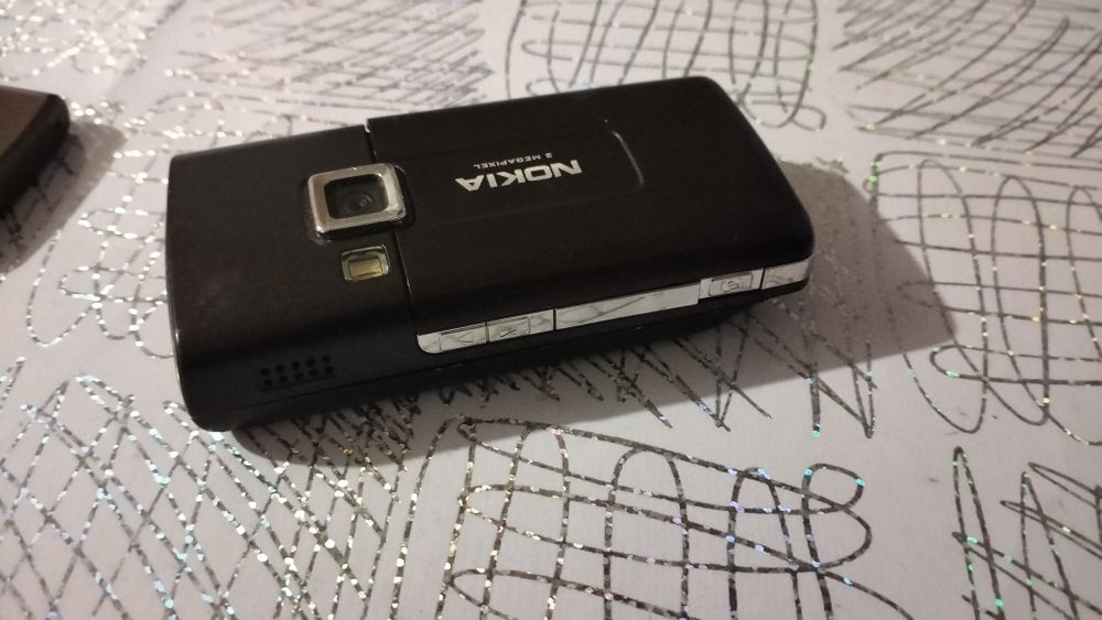 Продам телефон .