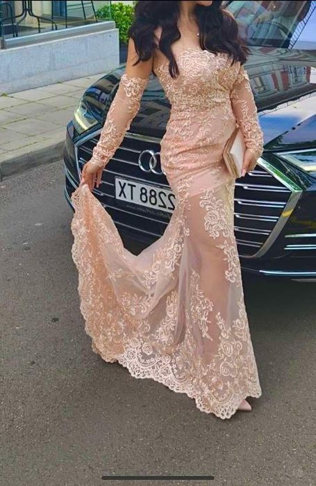 Бална дантелена рокля