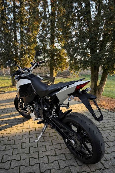 Vand KTM Duke 690 - Schimb cu altă motocicletă categoria A2.