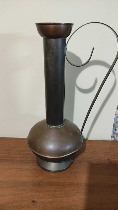 Голяма стара ваза/кана с извита дръжка