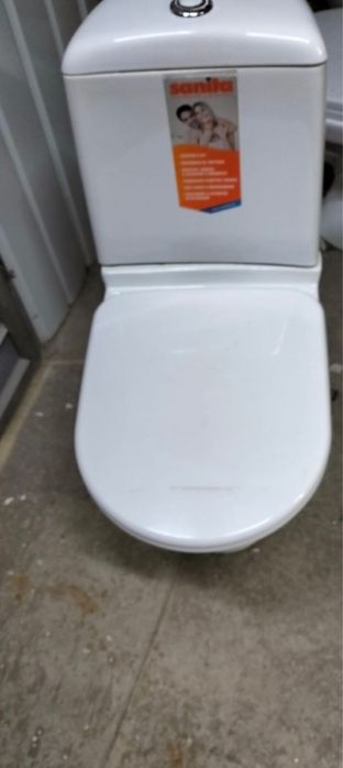 Продаю Унитаз Раковина и Вентиляционный крышка в хорошем состояний!!!