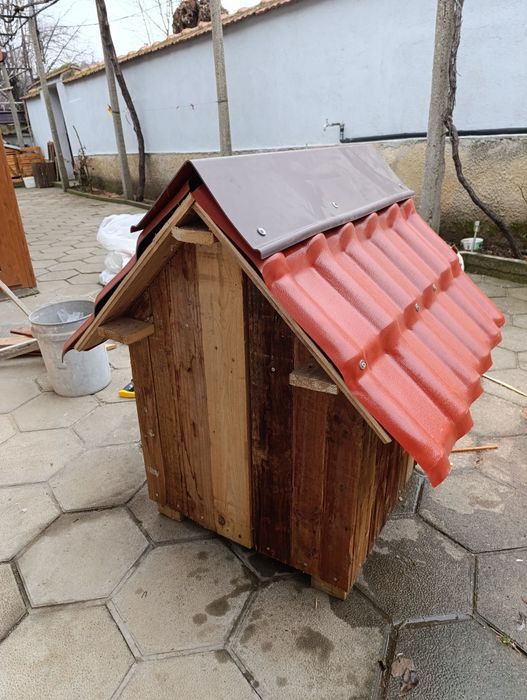 Кучешка колиба направена от дъски ( ламперия)