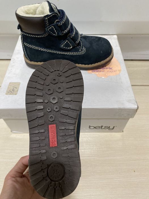 Детские ботинки.