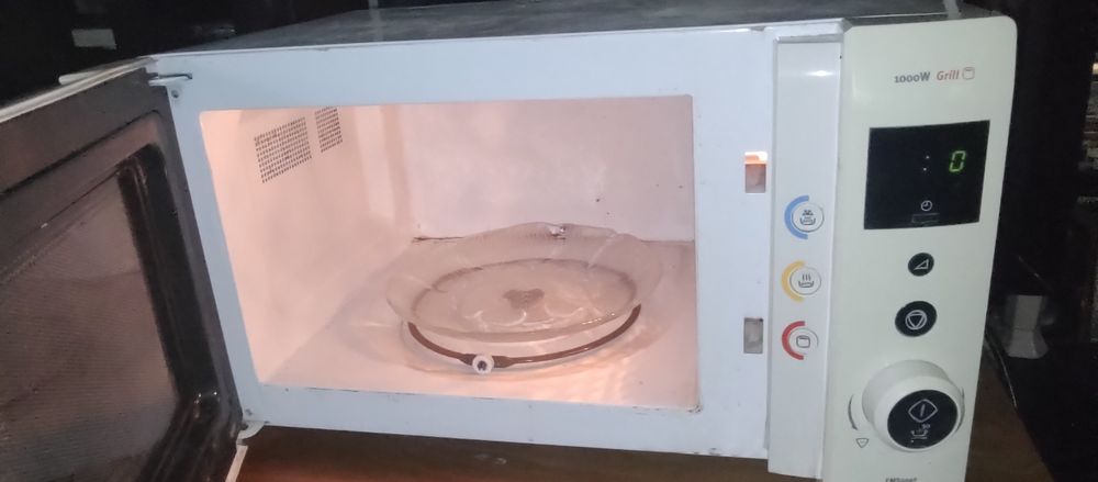 cuptor cu microunde funcțional