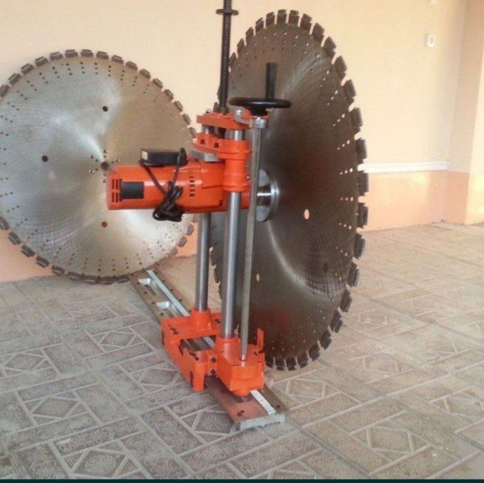 Бетон кесиш алмаз резкада Бетон бузиш, демахотга тешик тешиш хизмати.