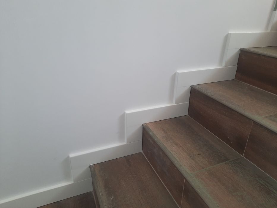 Montaj parchet laminat și plintă.