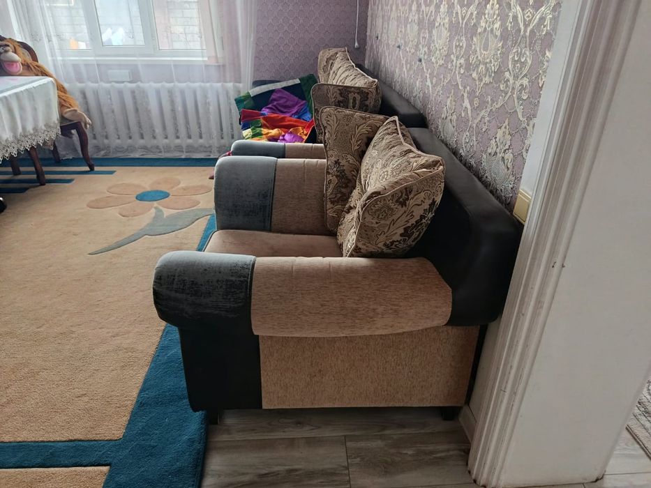 Диван в хорошем состоянии.