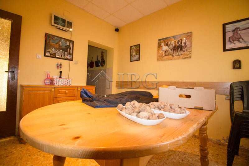 Продава се Къща в с. Бъзън, Област Русе - 240 кв.м за 563 €/кв.м - Снимка #10