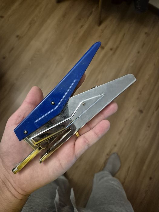 Capsator metalic puncar