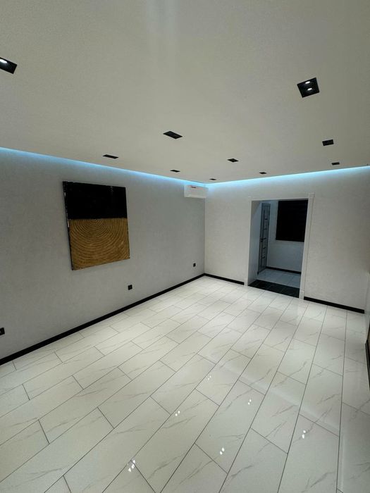 Срочно! Нежилое помещение 85 м² на 1 линии у Piramit Tower — фасад 9 м