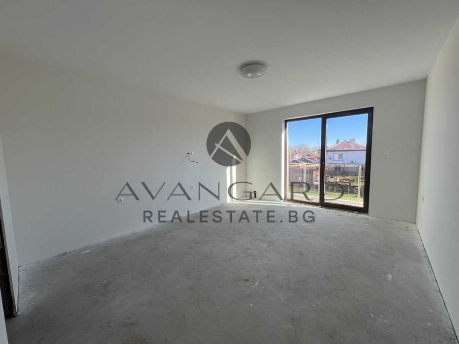 оф.24684 Самостоятелна двуетажна къща с акт 16 в Крумово