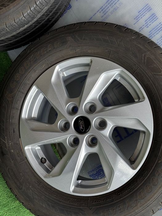 Гуми с джанти Ford