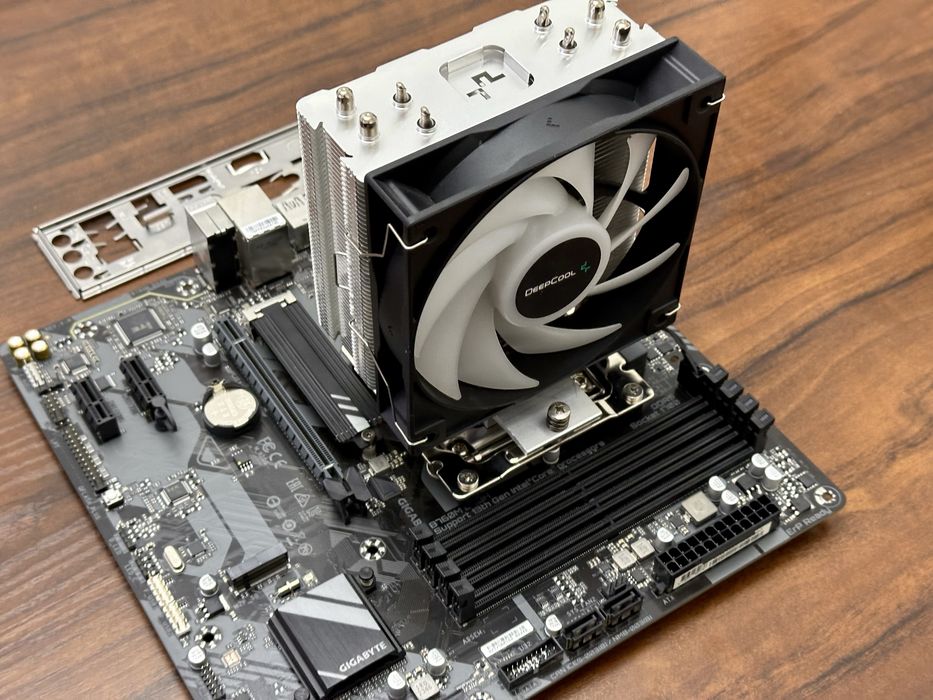 Комплект: Gigabyte B760M DS3H DDR5 | i5-12400F | Deepcool AG400 LED