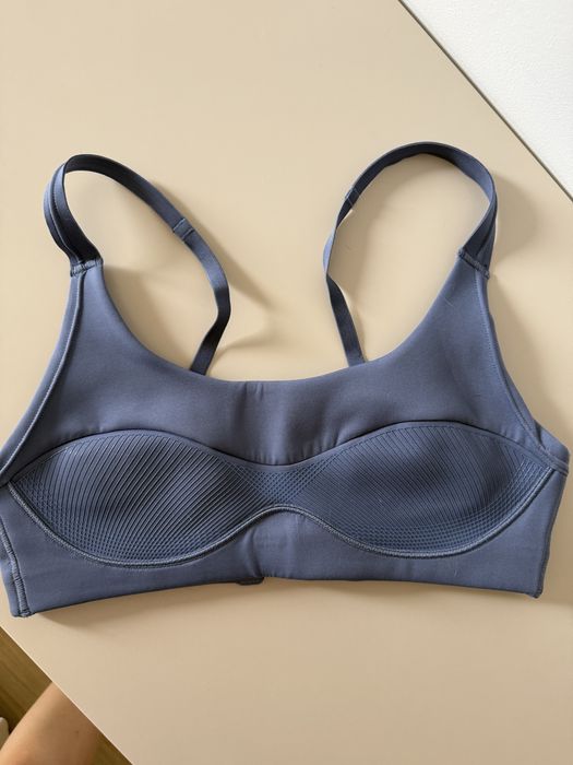 Чисто нов Спортен сутиен Nike