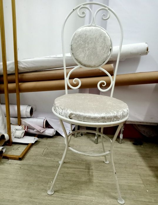 Кованые 2 белых стула