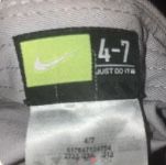 Светло сива шапка NIKE