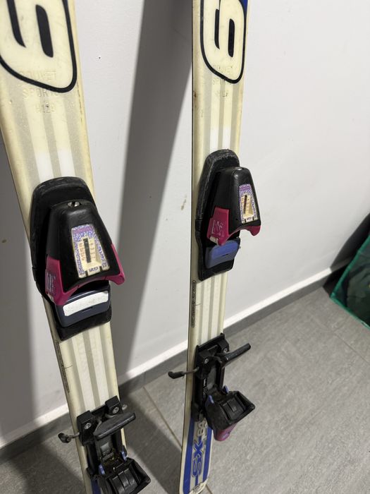 Vând skiuri + clapari